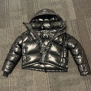 The Super Puff winter jacket from Aritzia. Shiny Black.